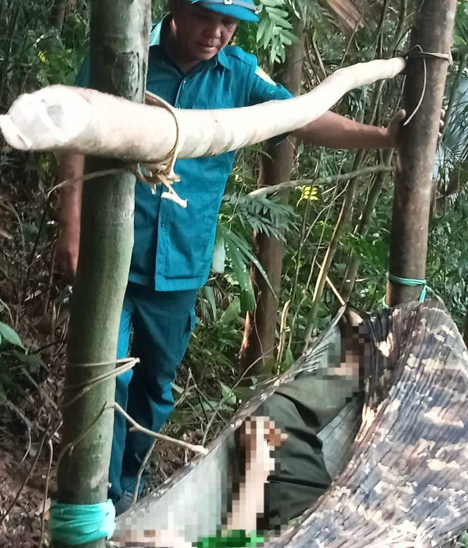 Lực lượng chức năng phát hiện ông M. tử vong trên võng.