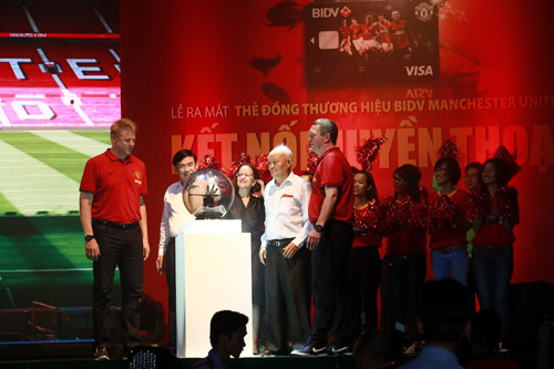 Cựu cầu thủ của M.U tại lễ ra mắt chính thức thẻ đồng thương hiệu BIDV-M.U