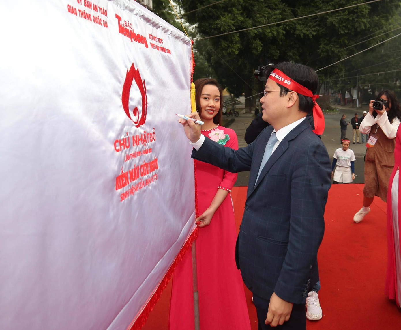 Giọt máu ấm giữa ngày đông lạnh ảnh 11