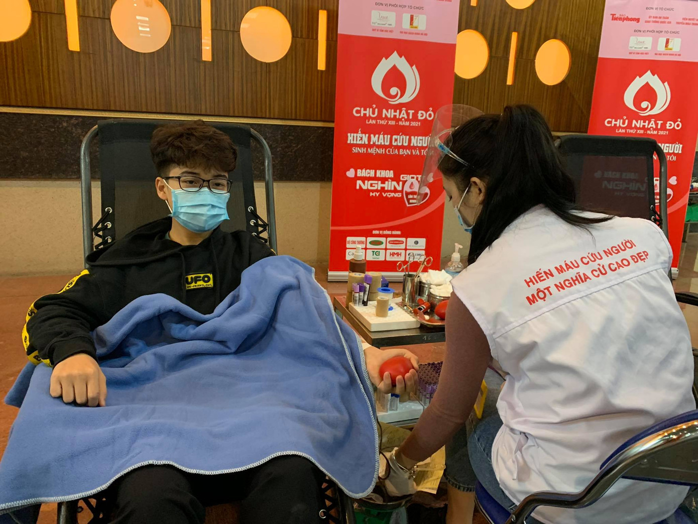 Giọt máu ấm giữa ngày đông lạnh ảnh 62