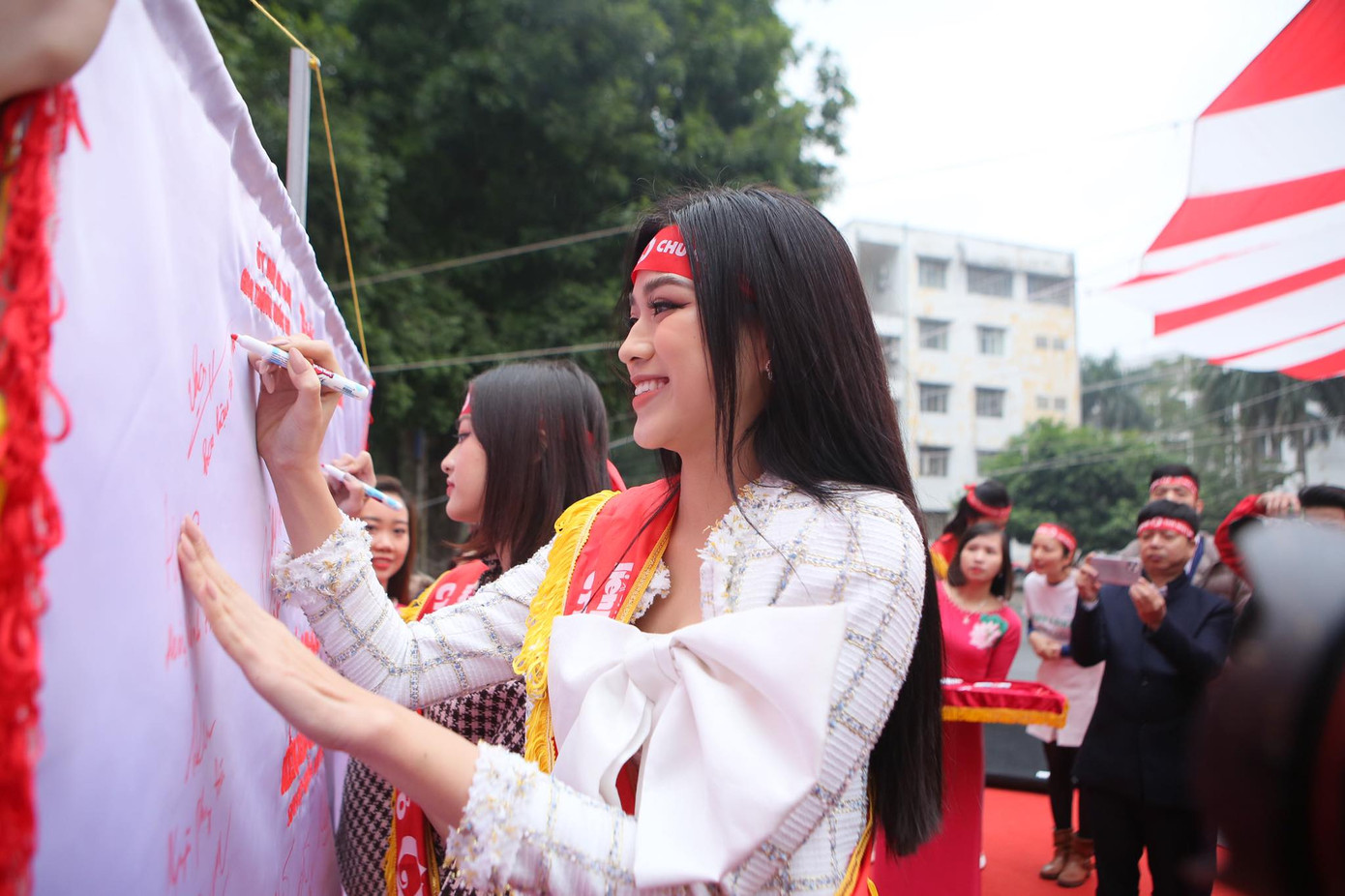 Giọt máu ấm giữa ngày đông lạnh ảnh 18