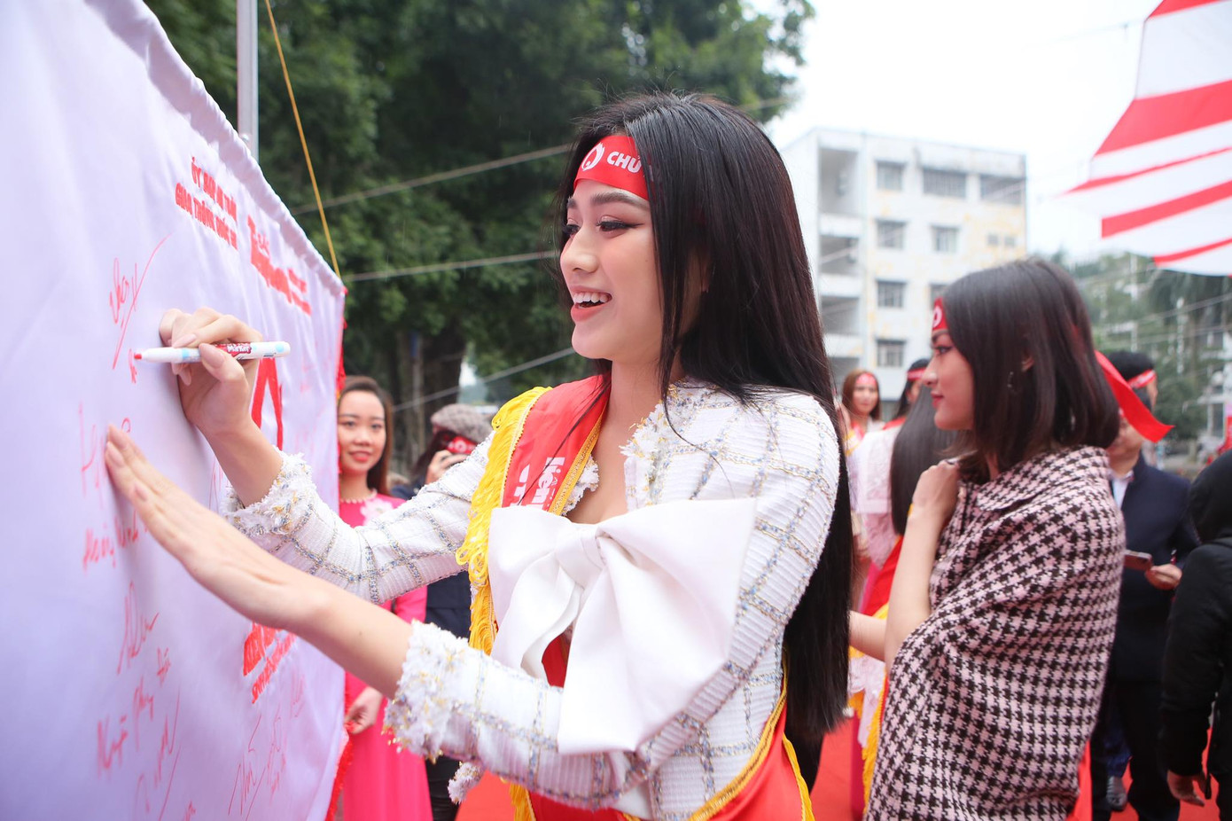 Giọt máu ấm giữa ngày đông lạnh ảnh 17