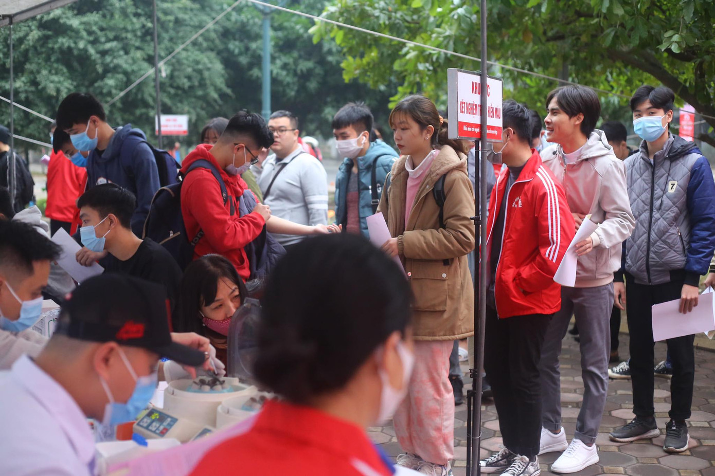 Giọt máu ấm giữa ngày đông lạnh ảnh 37