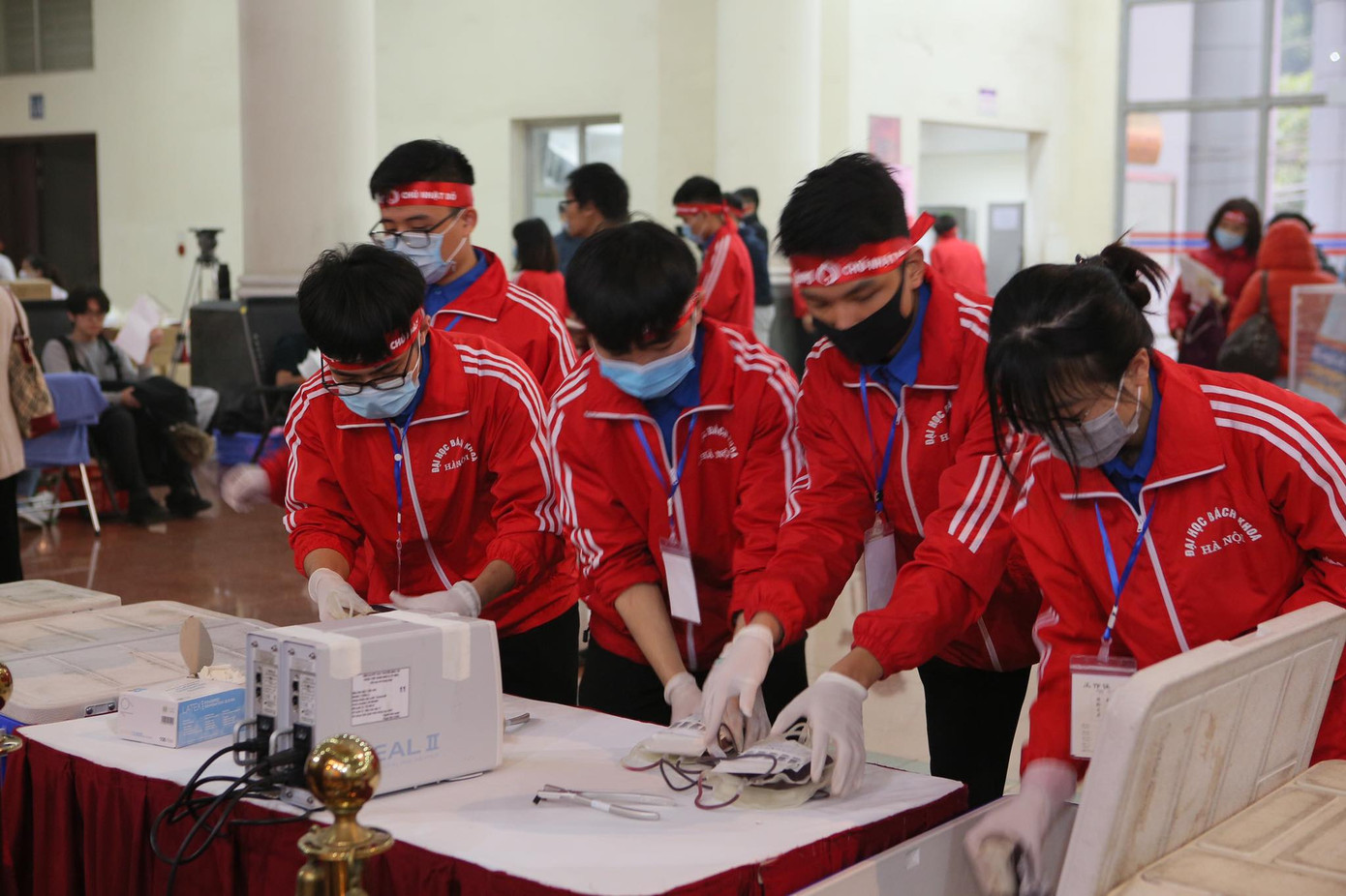 Giọt máu ấm giữa ngày đông lạnh ảnh 56