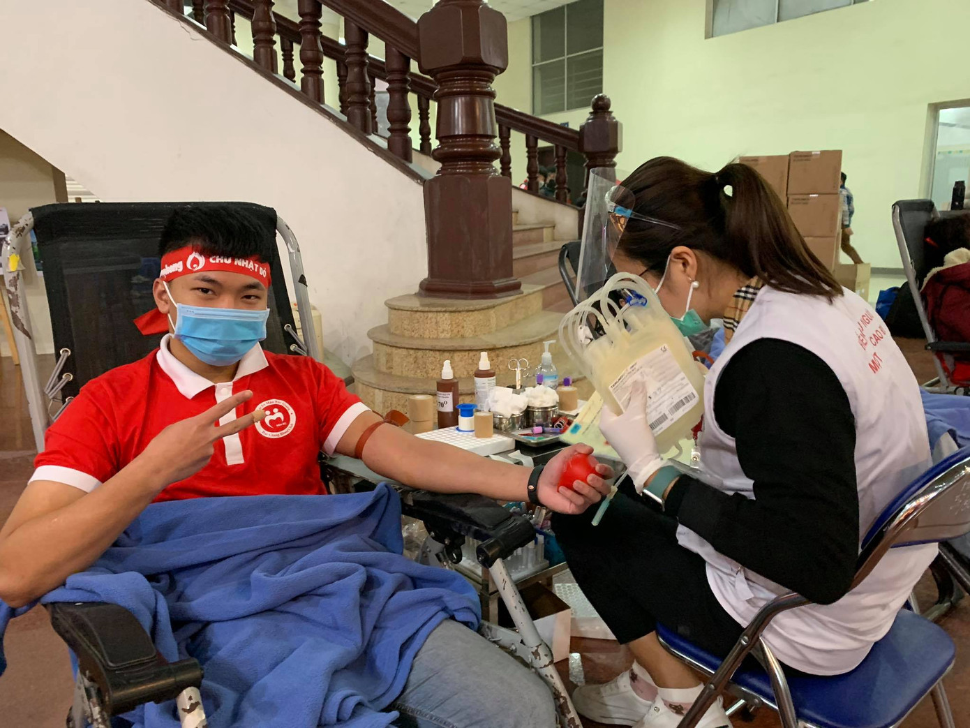 Giọt máu ấm giữa ngày đông lạnh ảnh 89