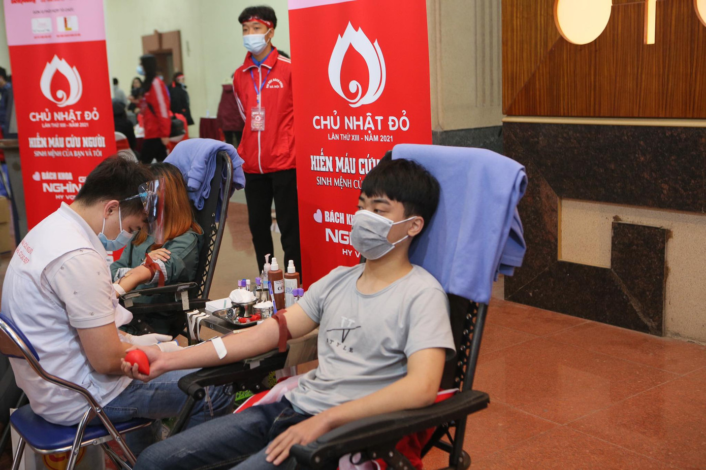 Giọt máu ấm giữa ngày đông lạnh ảnh 52