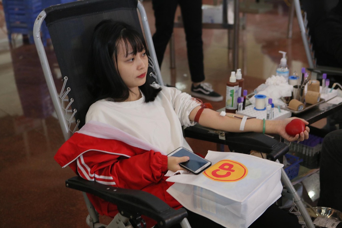 Giọt máu ấm giữa ngày đông lạnh ảnh 51