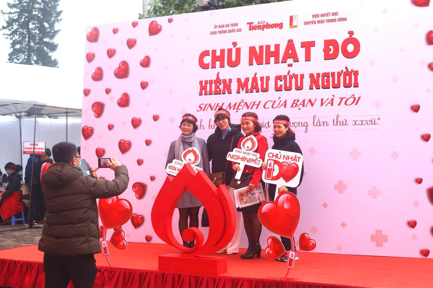 Giọt máu ấm giữa ngày đông lạnh ảnh 44