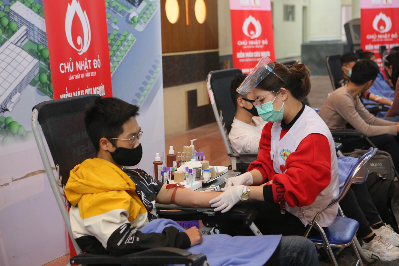 Giọt máu ấm giữa ngày đông lạnh ảnh 53