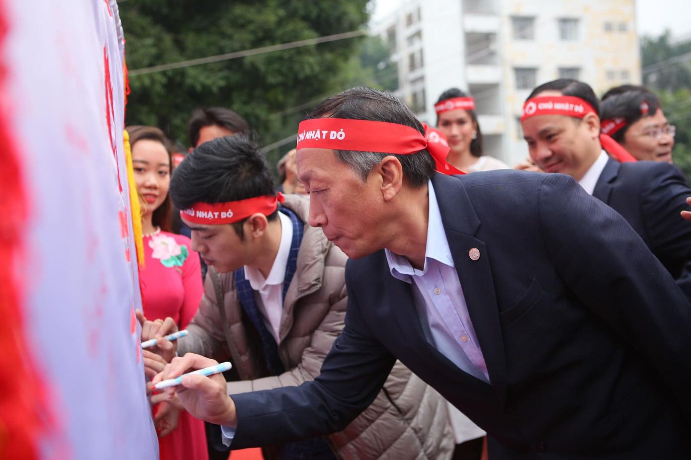 Giọt máu ấm giữa ngày đông lạnh ảnh 13