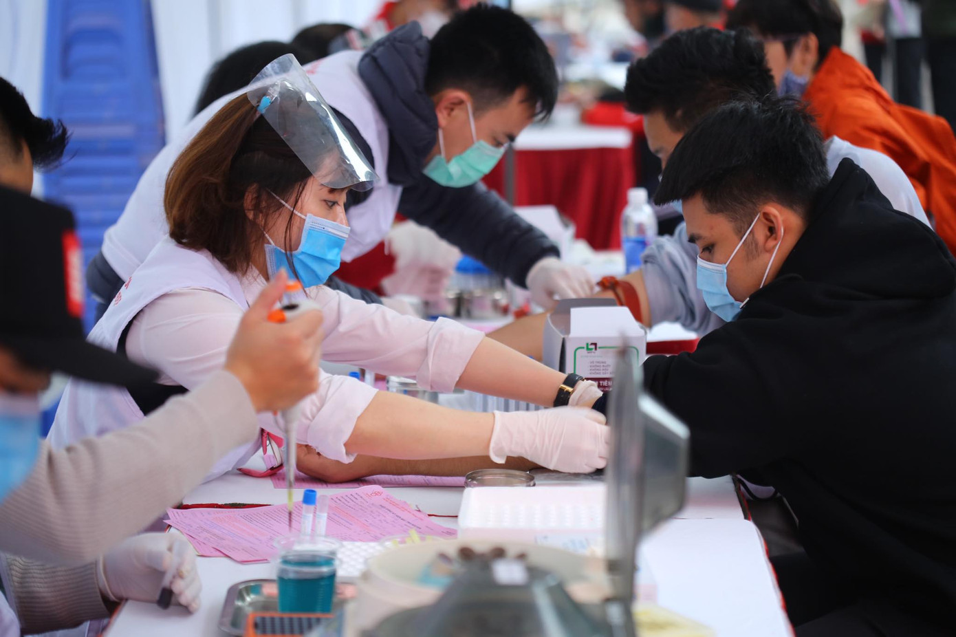 Giọt máu ấm giữa ngày đông lạnh ảnh 41