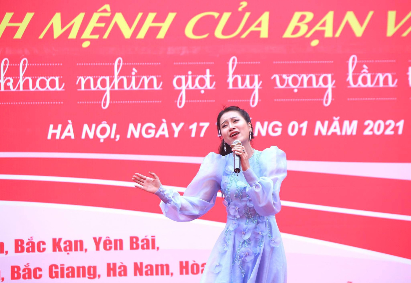 Giọt máu ấm giữa ngày đông lạnh ảnh 31