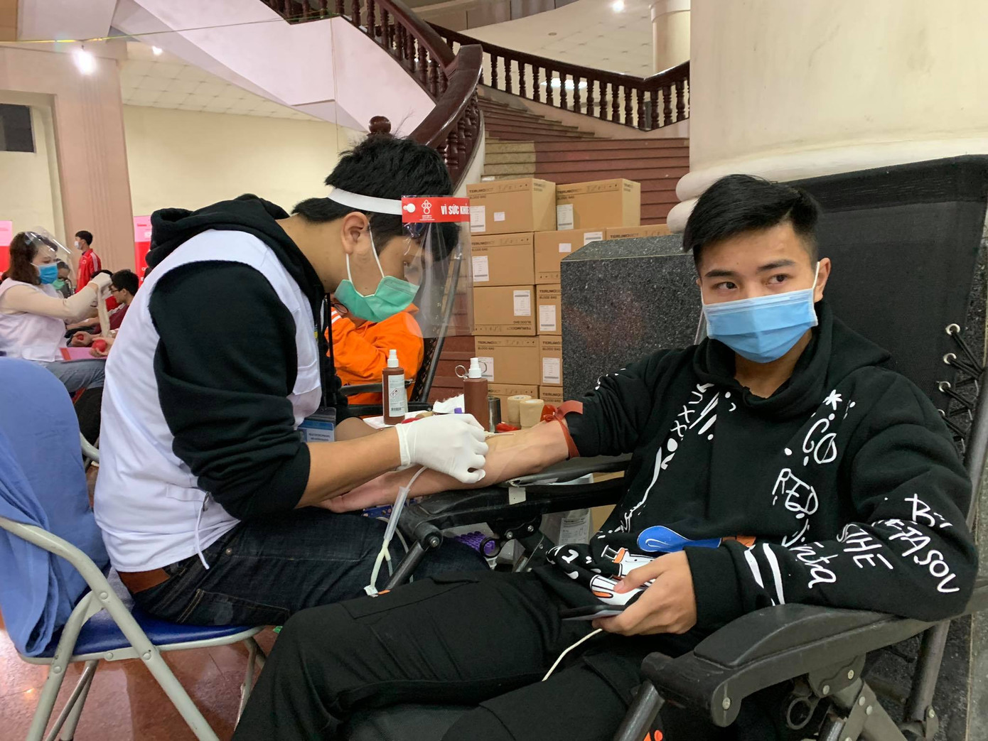 Giọt máu ấm giữa ngày đông lạnh ảnh 90