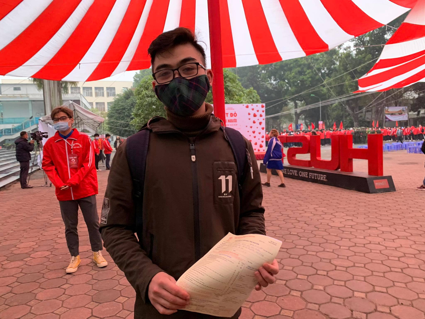 Giọt máu ấm giữa ngày đông lạnh ảnh 92