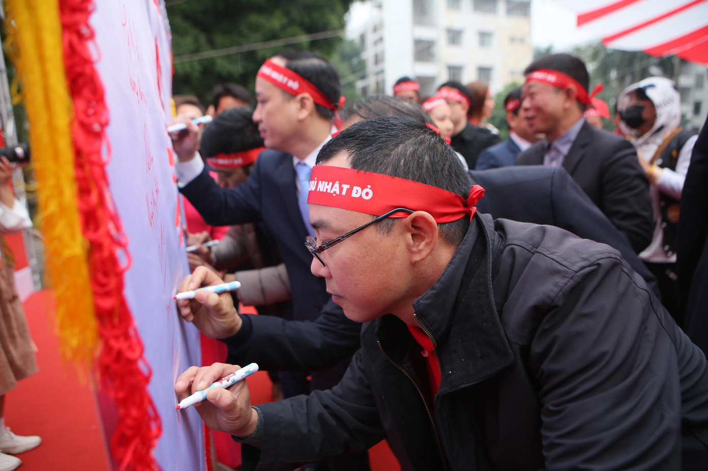 Giọt máu ấm giữa ngày đông lạnh ảnh 21