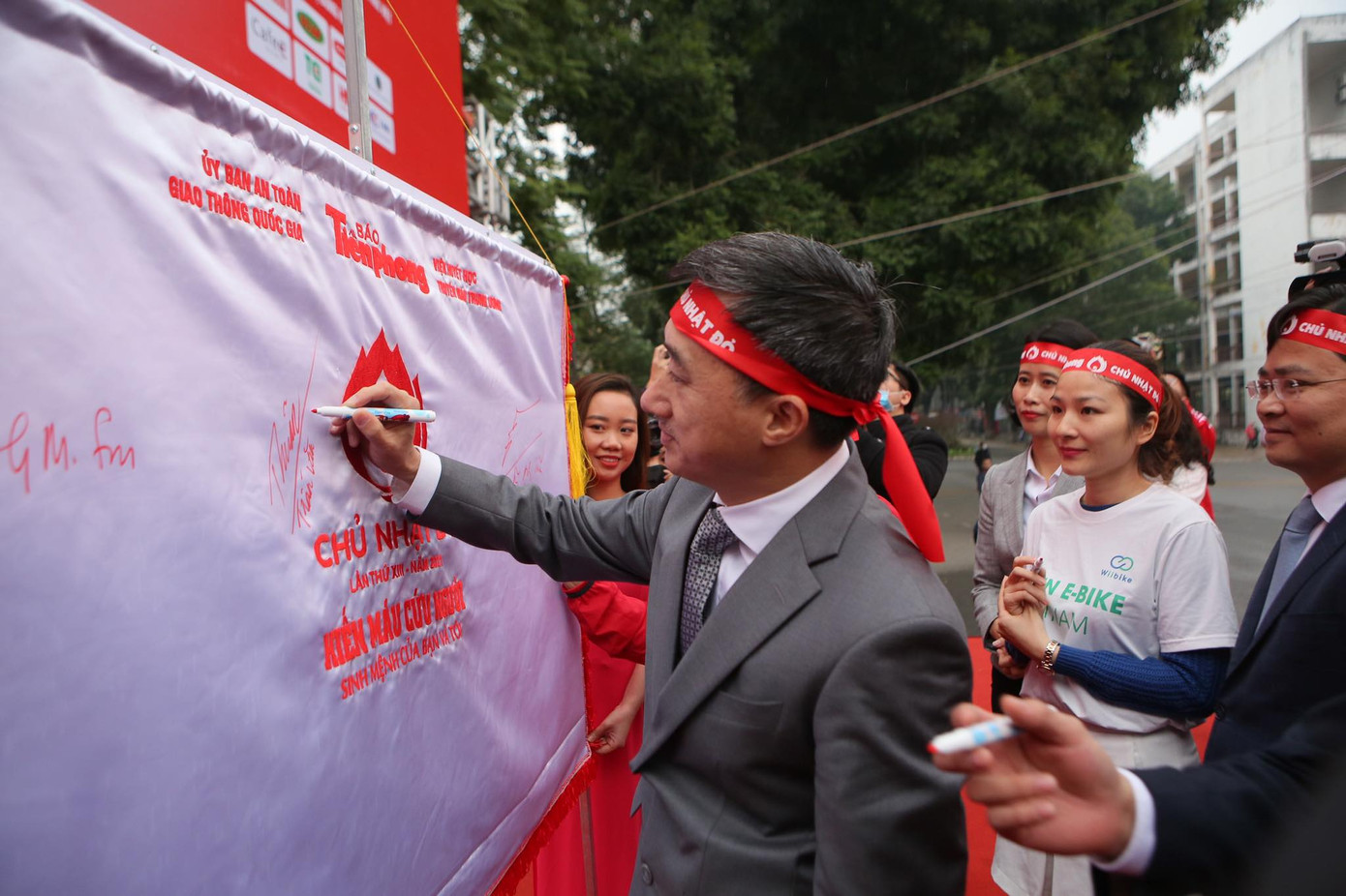 Giọt máu ấm giữa ngày đông lạnh ảnh 14