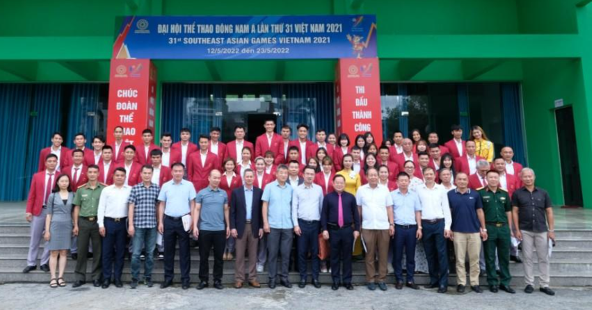 Các HLV, VĐV đội tuyển Điền kinh Việt Nam cùng lãnh đạo T.Ư Đoàn TNCS Hồ Chí Minh, Ủy ban TDTT, Ủy ban Olympic VN, Liên đoàn Điền kinh Việt Nam, báo Tiền Phong và các nhà tài trợ tại lễ tổng kết, khen thưởng (ảnh Mạnh Thắng) Các HLV, VĐV đội tuyển Điền kinh Việt Nam cùng lãnh đạo T.Ư Đoàn TNCS Hồ Chí Minh, Ủy ban TDTT, Ủy ban Olympic VN, Liên đoàn Điền kinh Việt Nam, báo Tiền Phong và các nhà tài trợ tại lễ tổng kết, khen thưởng (ảnh Mạnh Thắng)