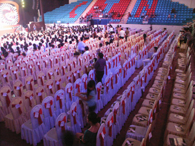 Vắng khán giả. Ảnh: L.K Vắng khán giả