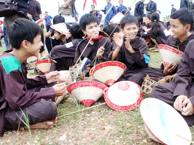 Cùng tham gia các trò chơi dân gian 