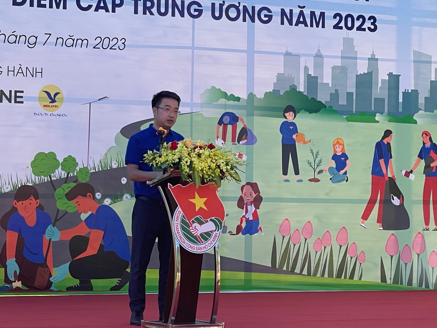 Anh Nguyễn Tường Lâm phát biểu tại buổi lễ Anh Nguyễn Tường Lâm phát biểu tại buổi lễ