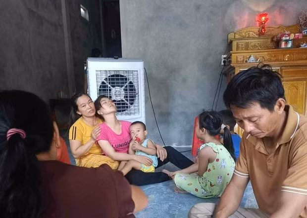 Gia đình nạn nhân Trần Anh T. đau buồn trước hung tin Gia đình nạn nhân Trần Anh T. đau buồn trước hung tin