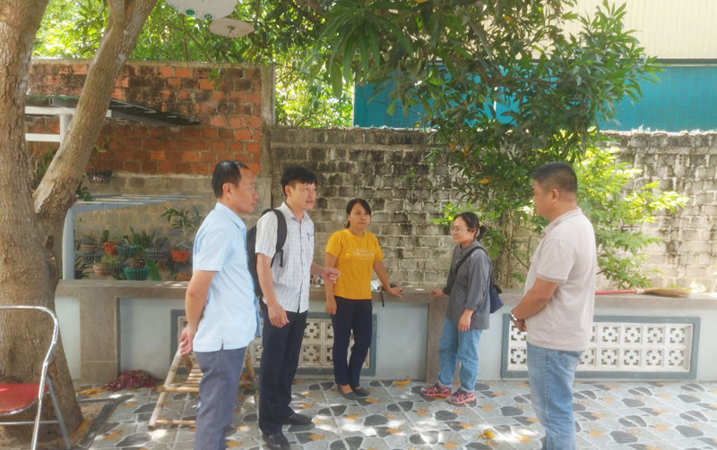 Cán bộ CDC Quảng Bình điều tra dịch tễ về trường hợp vừa tử vong do bệnh dại Cán bộ CDC Quảng Bình điều tra dịch tễ về trường hợp vừa tử vong do bệnh dại