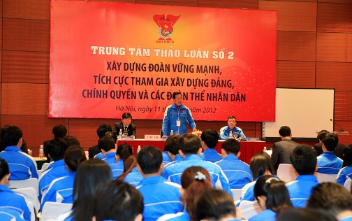 Đồng chí Phan Văn Mãi, Bí thư thường trực T.Ư Đoàn phát biểu tại Trung tâm thảo luận số 2