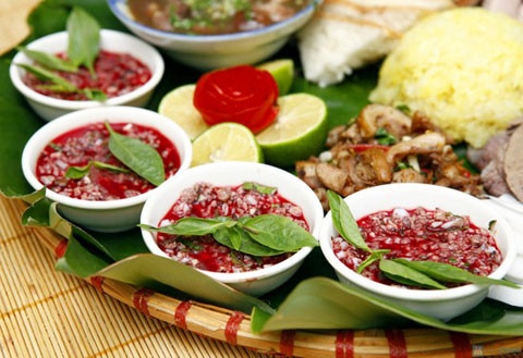 Bộ trưởng Bộ NNPTNT khuyến cáo người dân không nên ăn tiết canh