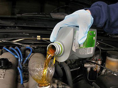 Bạn cần thay dầu cho xe sau khi đi khoảng 8.000 km