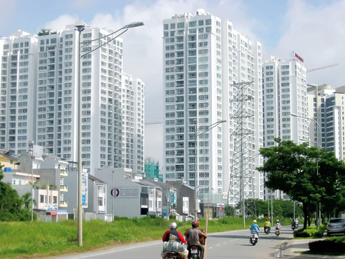 Dự kiến trong vòng 2 năm tới căn hộ cao cấp sẽ chiếm tới 48% nguồn cung, căn hộ cao cấp không bán được phải chuyển cho thuê tuy nhiên giải pháp này cũng không phải dễ dàng thực hiện khi kinh tế khó khăn. Dự kiến trong vòng 2 năm tới căn hộ cao cấp sẽ chiếm tới 48% nguồn cung, căn hộ cao cấp không bán được phải chuyển cho thuê tuy nhiên giải pháp này cũng không phải dễ dàng thực hiện khi kinh tế khó khăn