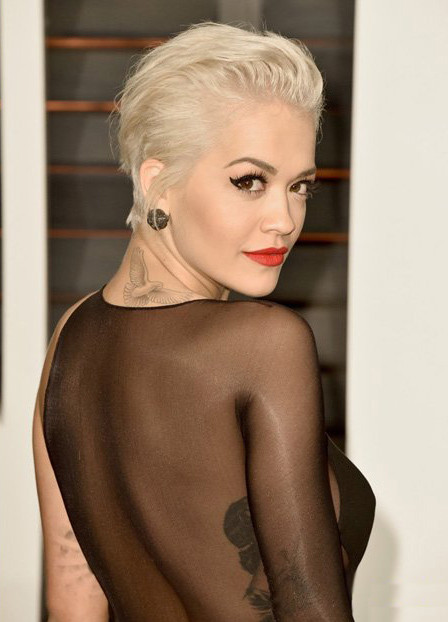 Nóng mắt với bộ váy hở hết cỡ của ca sĩ 25 tuổi ảnh 9