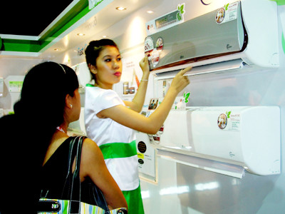 Sản phẩm điện tử nhập khẩu nguyên chiếc ngày càng tung hoành ở thị trường VN. Ảnh: Đại Dương. Sản phẩm điện tử nhập khẩu nguyên chiếc ngày càng tung hoành ở thị trường VN Ảnh: Đại Dương