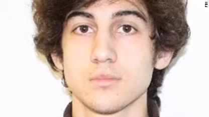 Nghi phạm 19 tuổi đang chạy trốn. Ảnh: CNN