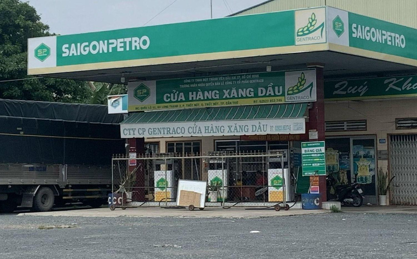 Một cửa hàng xăng dầu tại quận Thốt Nốt, TP Cần Thơ treo biển "hết xăng" Một cửa hàng xăng dầu tại quận Thốt Nốt, TP Cần Thơ treo biển "hết xăng"
