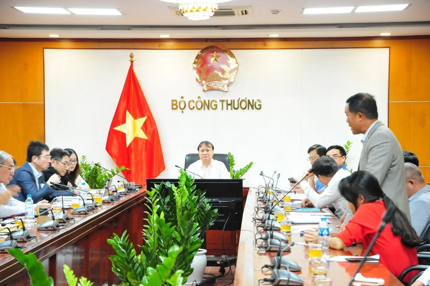 Cuộc họp giữa Bộ Công Thương và 31 doanh nghiệp đầu mối xăng dầu sáng 12/10 (ảnh: Bộ Công Thương). Cuộc họp giữa Bộ Công Thương và 31 doanh nghiệp đầu mối xăng dầu sáng 12/10 (ảnh: Bộ Công Thương).