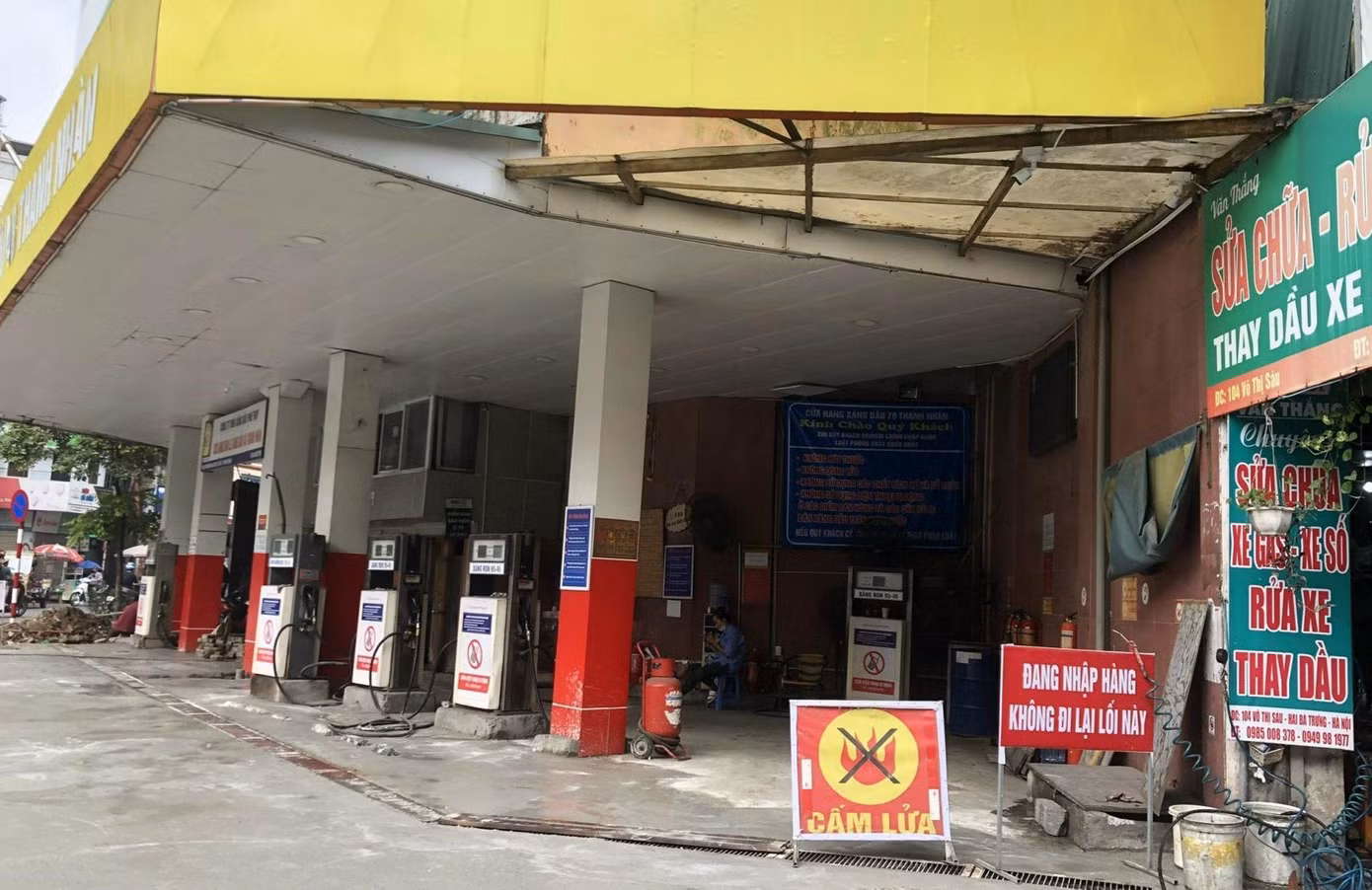 Nhiều cửa hàng xăng dầu ở Hà Nội đã hạn chế bán ra trong những ngày qua (Ảnh minh họa). (Ảnh: Nguyễn Bằng).