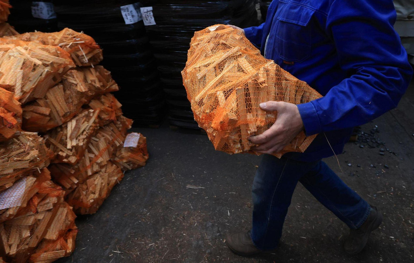 Củi là mặt hàng đang được săn lùng ở châu Âu khi mùa đông sắp tới.
