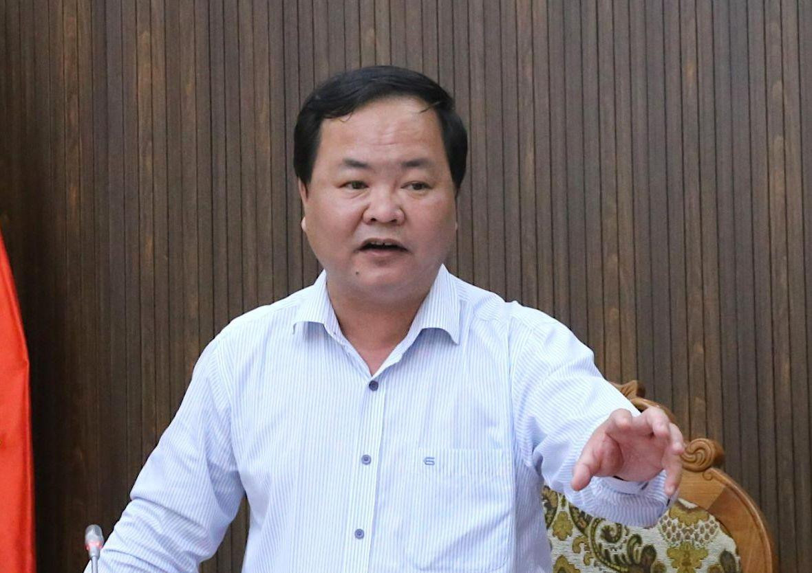 Ông Nguyễn Hồng Quang - Phó Chủ tịch UBND tỉnh Quảng Nam chủ trì cuộc họp báo sáng 5/10 (Ảnh: Hoài Văn).