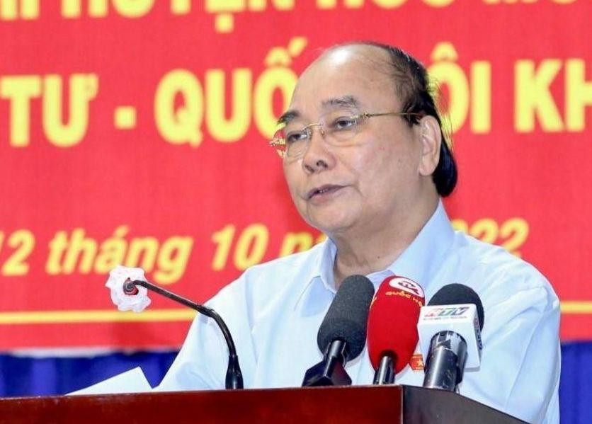 Chủ tịch nước Nguyễn Xuân Phúc chia sẻ nhiều vấn đề cùng bà con cử tri Hóc Môn. Chủ tịch nước Nguyễn Xuân Phúc chia sẻ nhiều vấn đề cùng bà con cử tri Hóc Môn.