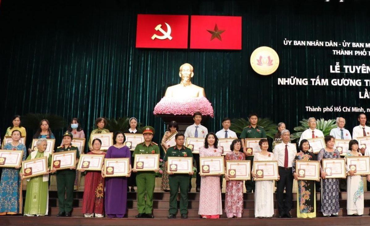 Các cá nhân được vinh danh tại Lễ Tuyên dương “Những tấm gương thầm lặng mà cao cả” TPHCM lần 4 (ảnh tư liệu). Các cá nhân được vinh danh tại Lễ Tuyên dương “Những tấm gương thầm lặng mà cao cả” TPHCM lần 4 (ảnh tư liệu).