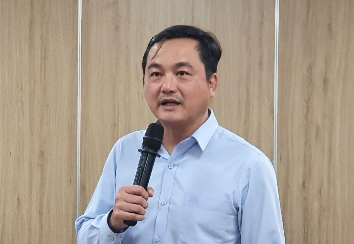 Giám đốc Sở Công Thương TPHCM Bùi Tá Hoàng Vũ cho biết đủ nguồn cung xăng dầu. Giám đốc Sở Công Thương TPHCM Bùi Tá Hoàng Vũ cho biết đủ nguồn cung xăng dầu.