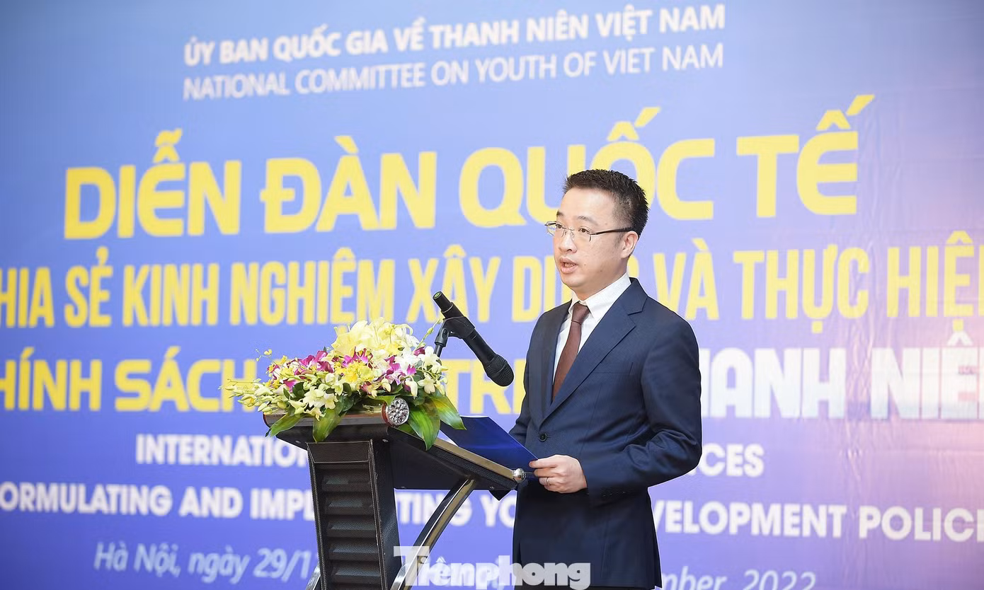 Anh Nguyễn Tường Lâm - Bí thư T.Ư Đoàn, Phó Chủ nhiệm thường trực Ủy ban Quốc gia về thanh niên Việt Nam phát biểu khai mạc chương trình. Ảnh: XUÂN TÙNG