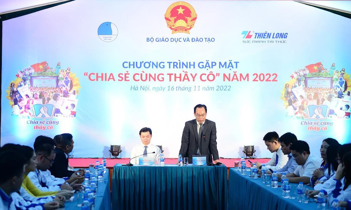 PGS.TS Hoàng Minh Sơn trao đổi tại chương trình PGS.TS Hoàng Minh Sơn trao đổi tại chương trình