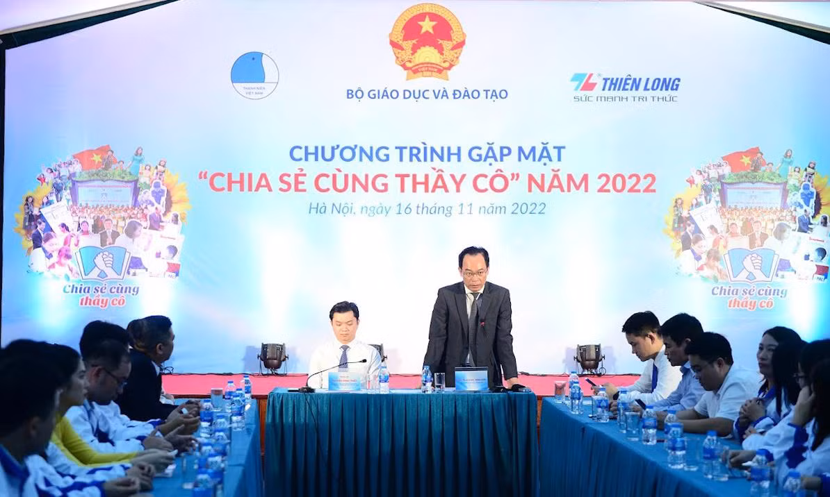 PGS.TS Hoàng Minh Sơn trao đổi tại chương trình PGS.TS Hoàng Minh Sơn trao đổi tại chương trình