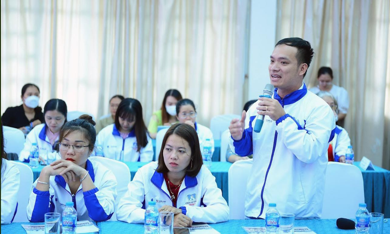 Các thầy cô đề xuất nhiều ý kiến tại chương trình. Các thầy cô đề xuất nhiều ý kiến tại chương trình.