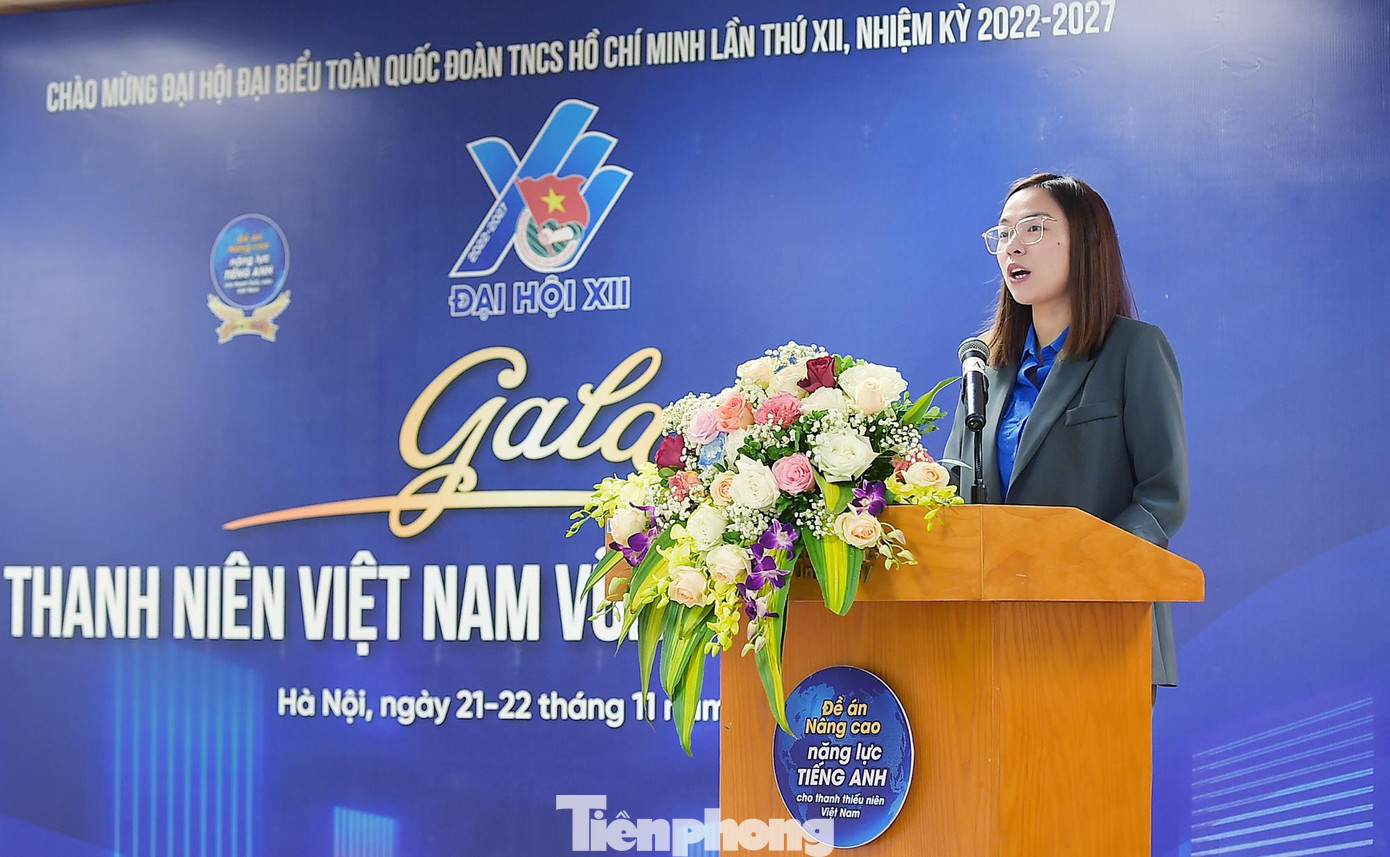 Chị Trần Hoài Minh phát biểu khai mạc Gala. Ảnh: Xuân Tùng