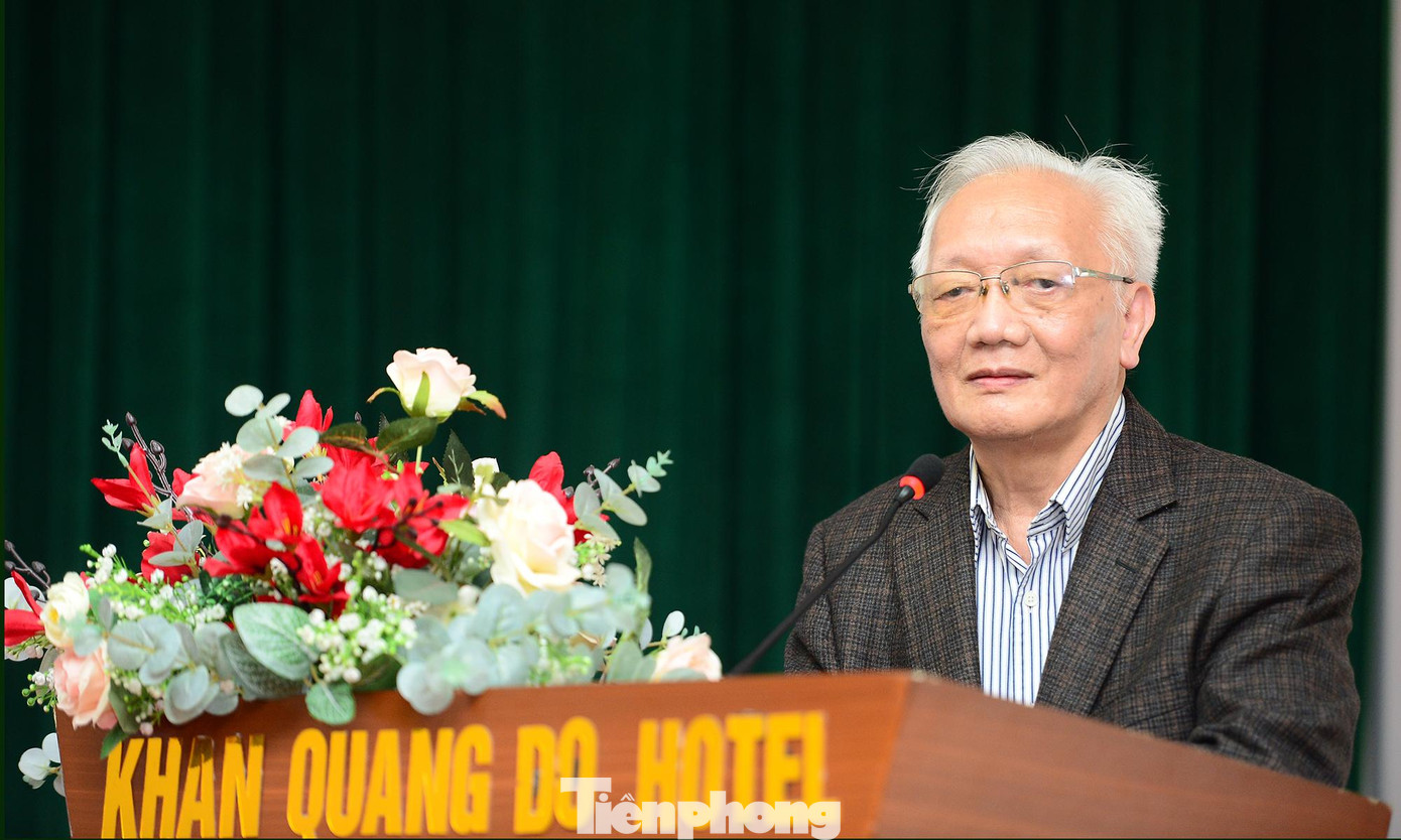 NGƯT, TS. Nguyễn Tùng Lâm trình bày tham luận tại tọa đàm. Ảnh: Dương Triều