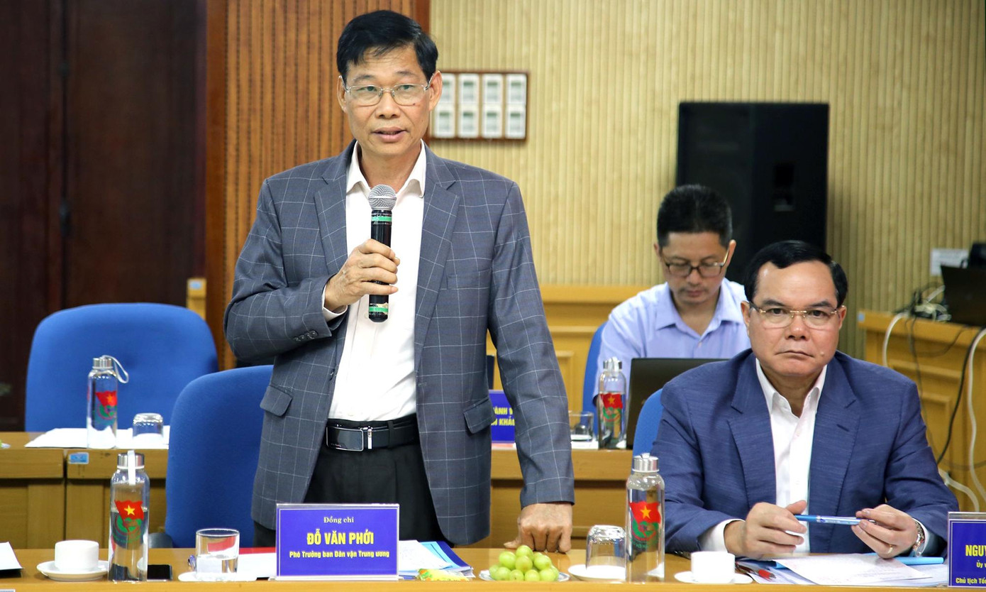 Các đại biểu phát biểu ý kiến, kiến nghị tại buổi làm việc. Các đại biểu phát biểu ý kiến, kiến nghị tại buổi làm việc.