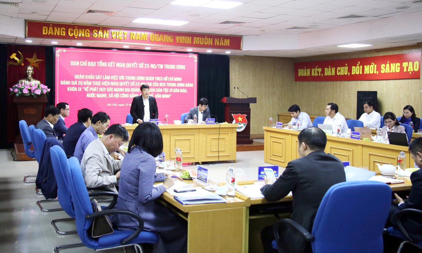 Đoàn khảo sát Ban Chỉ đạo T.Ư làm việc tại T.Ư Đoàn ngày 25/11. Đoàn khảo sát Ban Chỉ đạo T.Ư làm việc tại T.Ư Đoàn ngày 25/11.