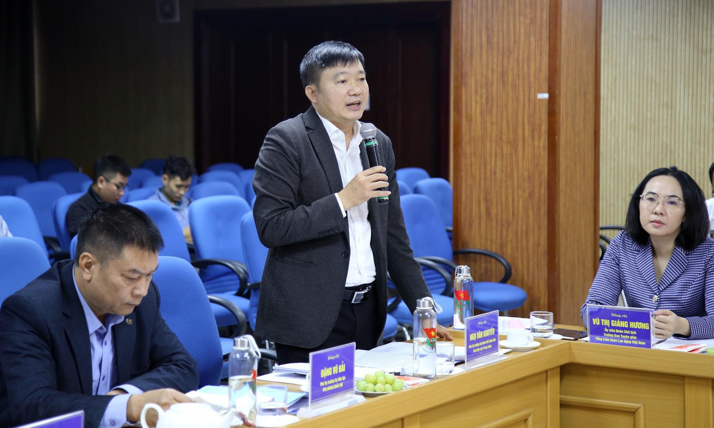 Các đại biểu phát biểu ý kiến, kiến nghị tại buổi làm việc. Các đại biểu phát biểu ý kiến, kiến nghị tại buổi làm việc.